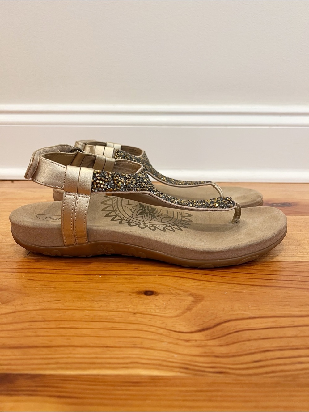 Aetrex Jade Sandals Womens 9 9.5 Gold Sparkle Thong Ankle Strap Comfort Shoes